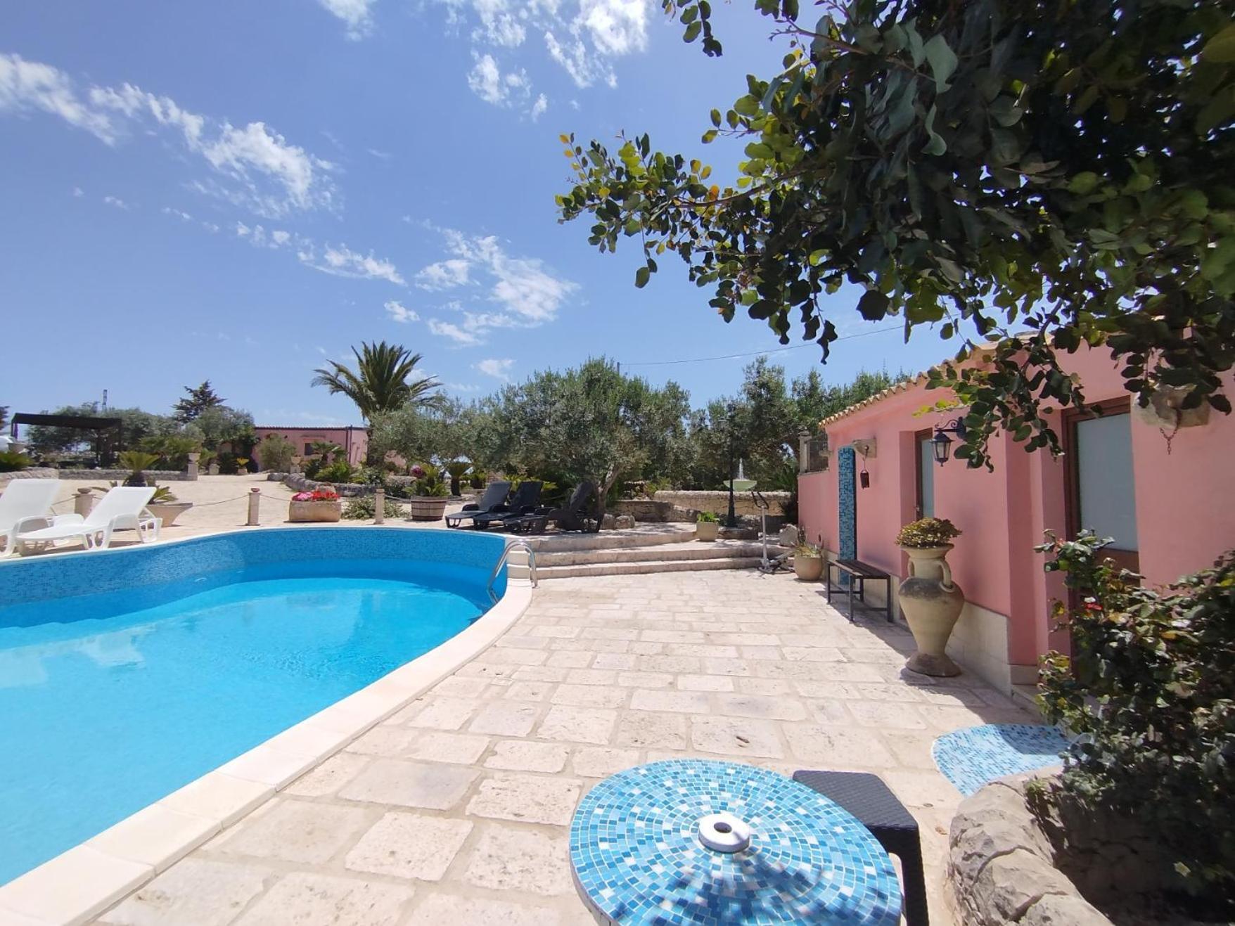Dependance In Villa Con Piscina Ragusa Exterior photo